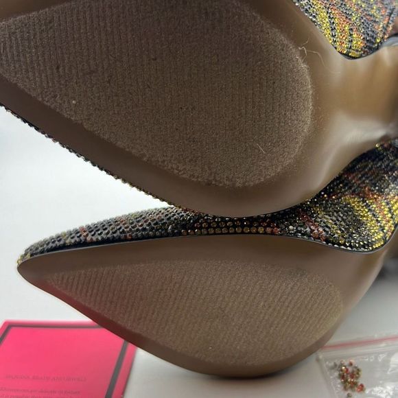 Betsey Johnson DARLING YELLOW PLAID Flared Rhinestone Heel Pump Womens 6 - Picture 8 of 11